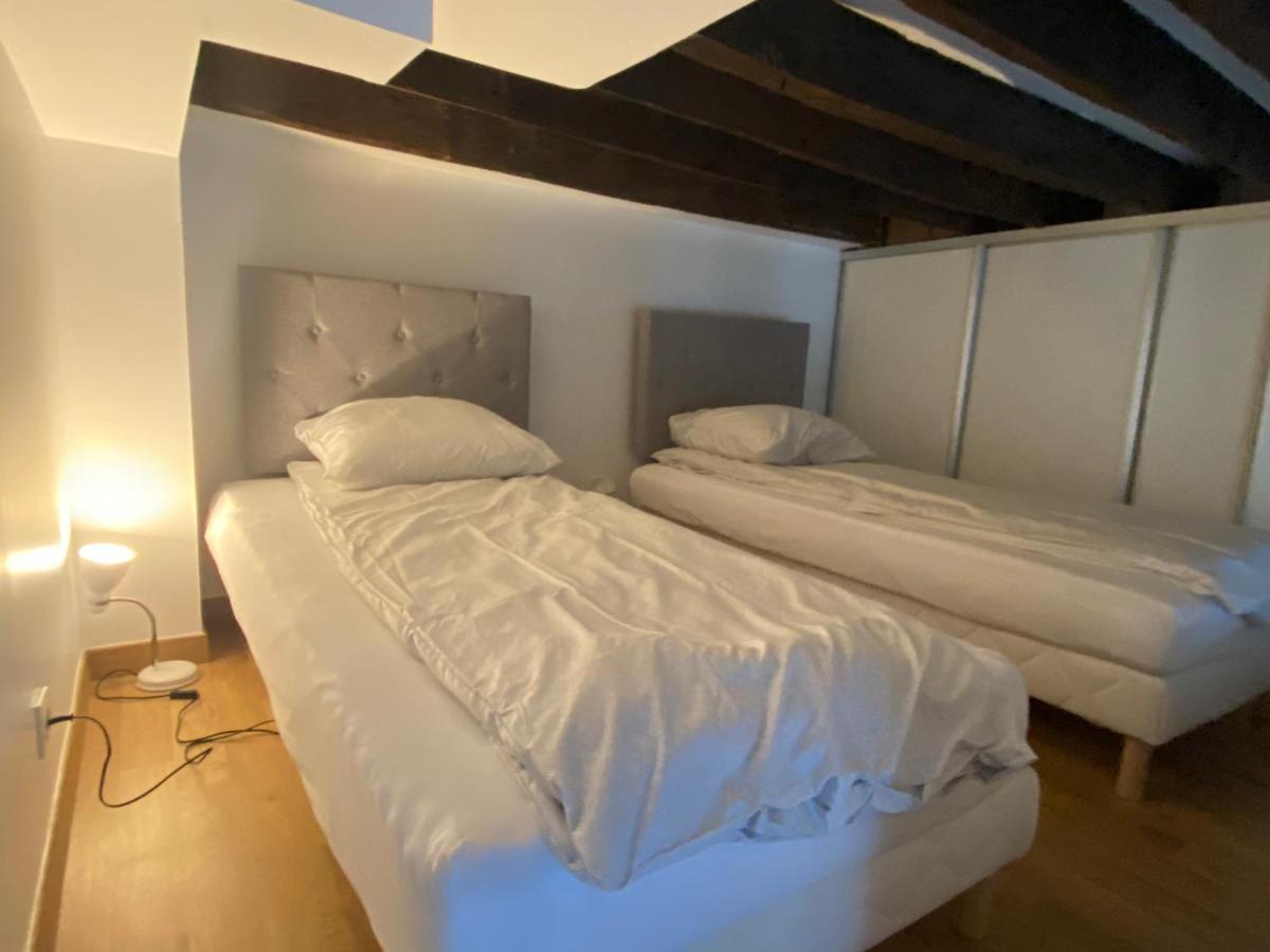 Studio duplex avec spa et cour privée Bonnelles Exterior foto